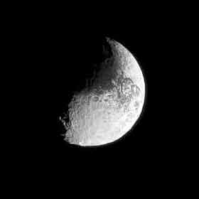 Япет, спутник Сатурна 12 мая 2010