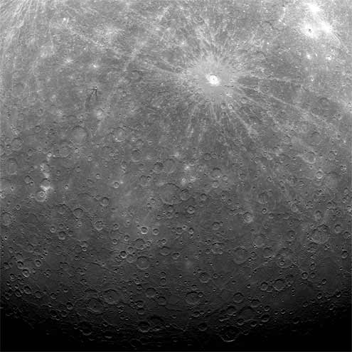 29 марта 2011. Первое фото Меркурия от зонда "Мессенджер" после его выхода на орбиту вокруг планеты